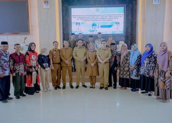 Serahkan SK Pensiun dan PPPK, Bupati Barru : Utamakan Mutu dan Kualitas Pelayanan