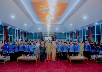 Sosialisasi Pemanfaatan Pekarangan, Bupati Barru Serahkan Bibit Hortikultura Kepada 187 KWT