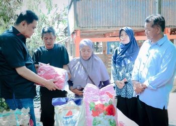 Peduli Warga, Bupati Barru Suardi Saleh Kunjungi Korban Kebakaran di Dusun Panrengnge
