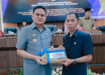 Penyerahan Raperda APBD 2023: Bupati Barru Apresiasi Dukungan DPRD