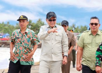 Bupati Barru Suardi Saleh Hadiri Latihan Menembak Senjata Berat Yonarhanud 16/SBC di Dermaga TPI Polejiwa