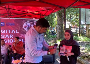 Transformasi Pasar Tradisional: BRI Barru Perkenalkan QRIS di Pasar Mattirowalie