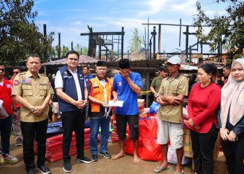 Bupati Barru Tinjau Langsung Lokasi Kebakaran di Madello, Berikan Bantuan dan Santunan kepada Korban