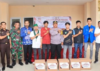 Bakti Sosial Presisi Polri: Polres Barru Bersama BEM dan OKP Salurkan Bantuan Kepada Warga