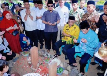 Menteri Agama Ziarahi Makam Guru Spiritual di Barru, Didampingi Wabup Abustan