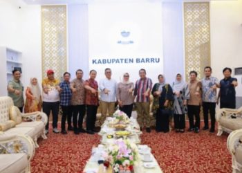 Bupati Andi Ina Kartika Sari Diskusikan Penguatan Logistik Garongkong dengan Dirut Semen Tonasa