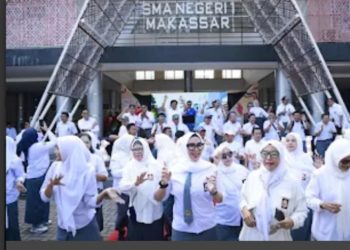 Bupati Barru Andi Ina Kartika Sari Resmi Lantik Pengurus Baru IKA SMANSA Makassar