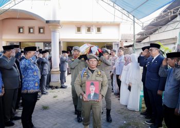 Wabup Barru Pimpin Upacara Pelepasan Jenazah Sekwan DPRD Barru, Drs. H. Wardan