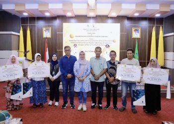 Bupati Barru Serahkan Bantuan Perbaikan 79 Rumah Warga Terdampak Bencana dan Tidak Layak Huni