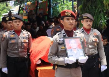 Polres Barru Gelar Upacara Pelepasan Jenazah Ipda Arman, Kasi Keuangan yang Wafat Saat Bertugas