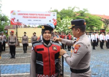 Apel Jam Pimpinan Polres Barru Dirangkaikan dengan Pengukuhan PAMAPTA dan Tim Negosiator