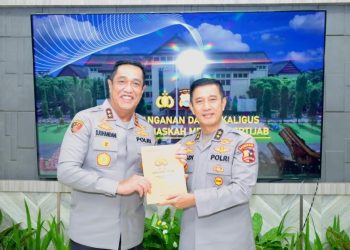 Polda Sulsel Gelar Tradisi Penyambutan Kapolda Baru Irjen Pol. Djuhandhani Rahardjo Puro dan Pelepasan Irjen Pol. Rusdi Hartono