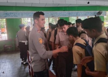 Kapolsek Soppeng Riaja Beri Pembinaan Siswa Terlibat Tawuran di SMAN 2 Barru