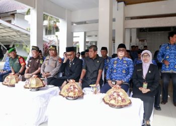 “Wabup Barru Hadiri Upacara Hari Kesadaran Nasional dan Serahkan SK Pensiun kepada 10 ASN”