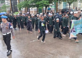 Polsek Soppeng Riaja dan Koramil Amankan Pawai Santri Milad ke-87 DDI Mangkoso