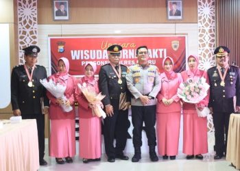 Tiga Personel Diwisuda Purnabakti, Kapolres Barru Sampaikan Penghormatan atas Pengabdian