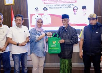 Bupati Barru Lepas Tim Kemanusiaan Salurkan Bantuan untuk Korban Bencana di Sumatera