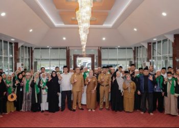 Bupati dan Wakil Bupati Barru Sambut Kepulangan Jamaah Umroh dengan Penuh Khidmat di Rujab Bupati