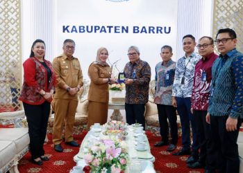 BNI Salurkan Bantuan TJSL Tiga Unit Motor Pengangkut Sampah untuk Pemkab Barru