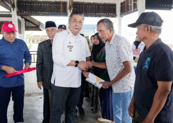 Pemkab Barru Fasilitasi Penyaluran Bantuan BAZNAS bagi Korban Puting Beliung di Desa Pancana