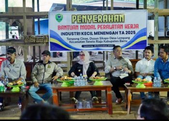 Pemkab Barru Serahkan 154 Mesin Gerinda untuk Pengrajin Batu di Tanete Riaja