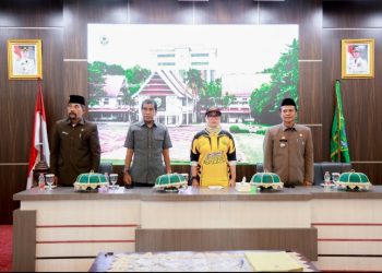 Pemkab Barru Serahkan Alsintan 2025, Tegaskan Komitmen Dukung Swasembada Pangan Nasional