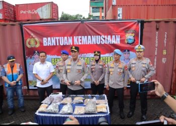 Kapolda Sulsel Lepas Bantuan Kemanusiaan ke Aceh melalui Pelabuhan Soekarno Hatta
