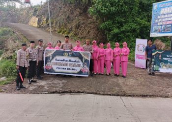 Bhayangkari Ranting Balusu Gelar Bhayangkari Peduli dengan Berbagi Takjil di Bulan Ramadhan