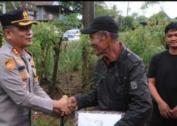 Kapolres Barru Serahkan Bantuan untuk Korban Kebakaran di Lasitae, Wujud Kepedulian Polri