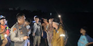 Perahu Nelayan Terbalik Diterjang Ombak di Pesisir Palie, Polsek Balusu Bergerak Cepat Selamatkan Tiga Korban