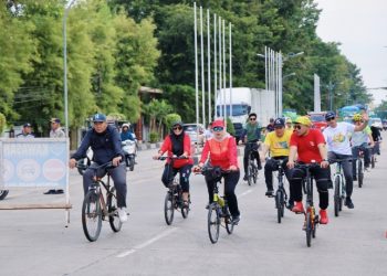 Pasca Lebaran, CFD Alun-Alun Colliq Pujie Barru Kembali Ramai, Bupati Turun Langsung Bersama Warga