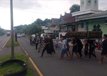POLISI HADIR DENGAN EMPATI, POLSEK MALLUSETASI DAMPINGI PROSESI PEMAKAMAN WARGA JALANGNGE