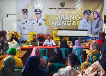 633 Warga Sumpang Binangae Terima Bantuan Beras dan Minyak Goreng