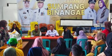 633 Warga Sumpang Binangae Terima Bantuan Beras dan Minyak Goreng