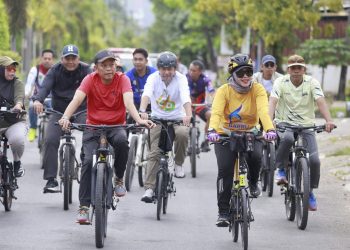 Bupati Barru Gowes Keliling Kota Saat CFD, Pantau Infrastruktur dan Sapa Warga