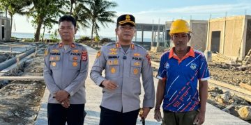 KAPOLRES BARRU TINJAU PEMBANGUNAN KAMPUNG NELAYAN DI MATENE, PASTIKAN KEAMANAN DAN KELANCARAN PROYEK