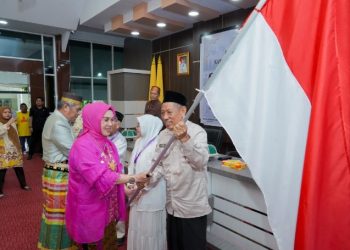 Bupati Andi Ina Lepas 164 Jamaah Calon Haji Barru, Suasana Haru Iringi Keberangkatan