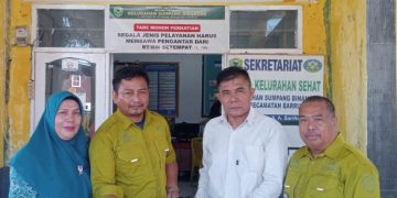 Lurah Sumpang Binangae Salurkan Bibit Cabai ke Ketua RW Dukung Ketahanan Pangan