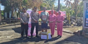 Kapolsek Balusu Bersama Bhayangkari Salurkan Bantuan untuk Korban Kebakaran di Desa Lampoko