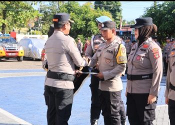 Sigap Selamatkan Nelayan Korban Perahu Terbalik, Dua Anggota Polsek Balusu DigANJAR Penghargaan