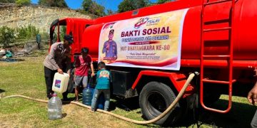 Hari Bhayangkara ke-80, Polres Barru dan BPBD Salurkan Air Bersih untuk Warga Terdampak Kekeringan