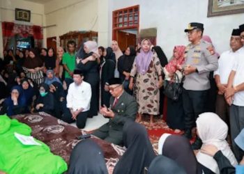 Bupati Barru Melayat ke Rumah Duka Kades Terpilih Desa Jangan-Jangan, Sampaikan Duka Mendalam