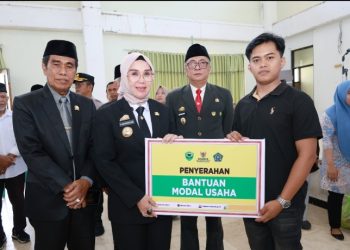 Bupati Andi Ina Serahkan Bantuan BAZNAS untuk 1.185 Penerima Manfaat di Barru