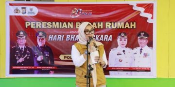 Bupati Andi Ina dan Kapolres Barru Resmikan Rumah Bedah untuk Warga Takkalasi