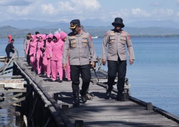 Sambut Hari Bhayangkara ke-80, Polres Barru Salurkan Bantuan Sembako untuk Warga Pulau Panikiang