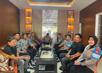 Sipropam Polres Barru Perkuat Disiplin Personel Lewat Rapat Evaluasi Kinerja
