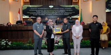 Bupati Andi Ina Serahkan Ranperda Pertanggungjawaban APBD 2025, Barru Pertahankan WTP ke-11