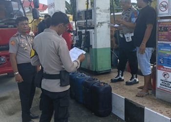 Kapolsek Tanete Rilau Cek Langsung SPBU Lipukasi, Pasokan BBM Dipastikan Mencukupi