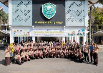 Wabup Abustan Motivasi Kontingen Pramuka Barru, Target Tampil Kompak di Jamnas 2026