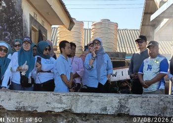 Bupati dan Wabup Barru Kompak Pimpin Kerja Bakti, Pesisir Dibersihkan Sambut HUT RI